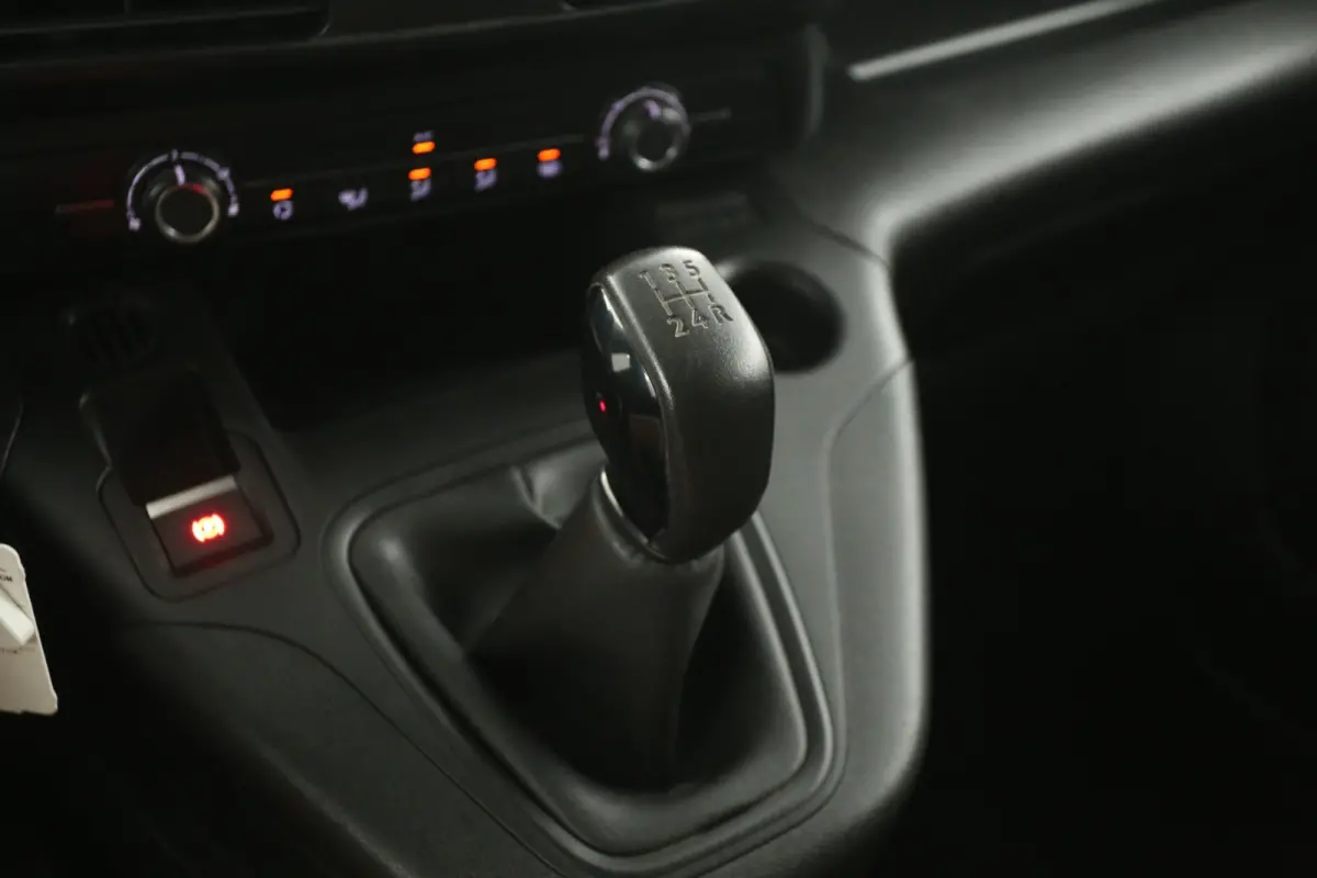 1.5D 102pk | Marge | 3 Zits | Airco | Cruise | Camera | Carplay | Trekhaak | Parkeersens.