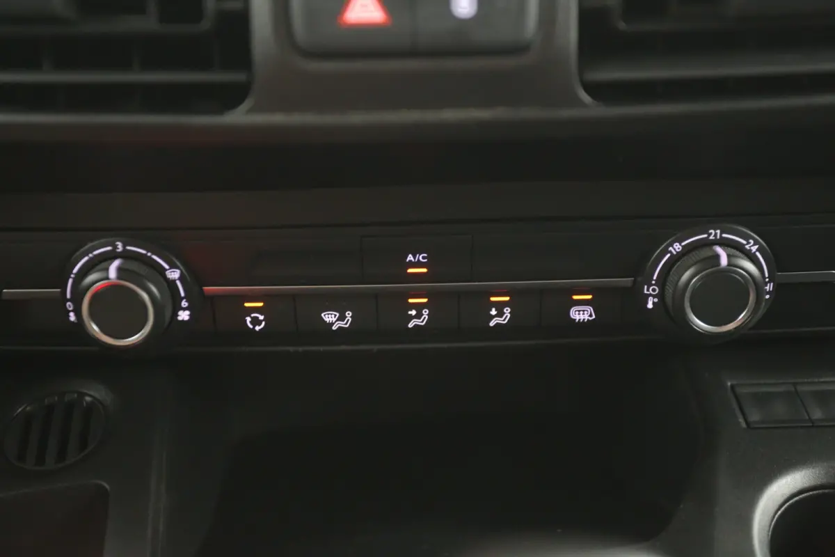 1.5D 102pk | Marge | 3 Zits | Airco | Cruise | Camera | Carplay | Trekhaak | Parkeersens.