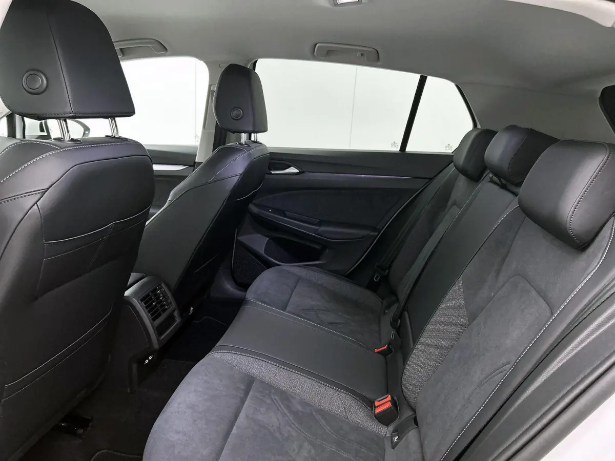 1.5 TSI Life Edition 116 PK | Trekhaak | Elektrisch verstelbare bestuurdersstoel | LED Koplampen | Apple Carplay | Android Auto | Camera | Stoelverwarming | Parkeersensoren | Adaptieve cruis