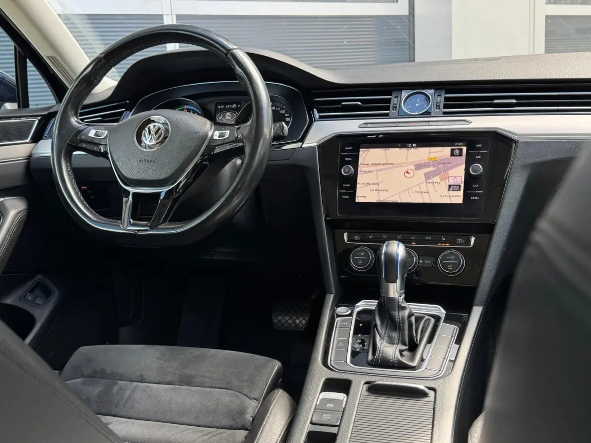 1.4 TSI GTE | Alcantara/Leder | Carplay | Navigatie | Adaptive Cruise | Climate