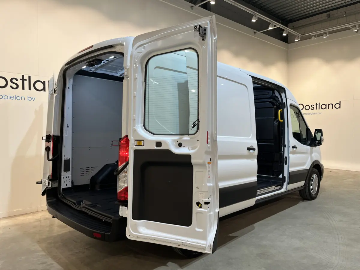 350 2.0 TDCI L3H2 Trend 130 PK Automaat / Euro 6 / Airco / PDC / Cruise Control / 3-Zits / 60.500 KM !!