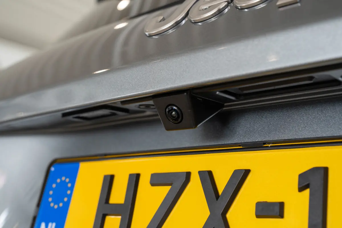 1.2 e-Hybrid Summit | Tot 8 Jaar Garantie | Navigatie | Camera | Elektrische Achterklep | Keyless | Apple Carplay & Android Auto | 18 Inch Lichtmetalen velgen |