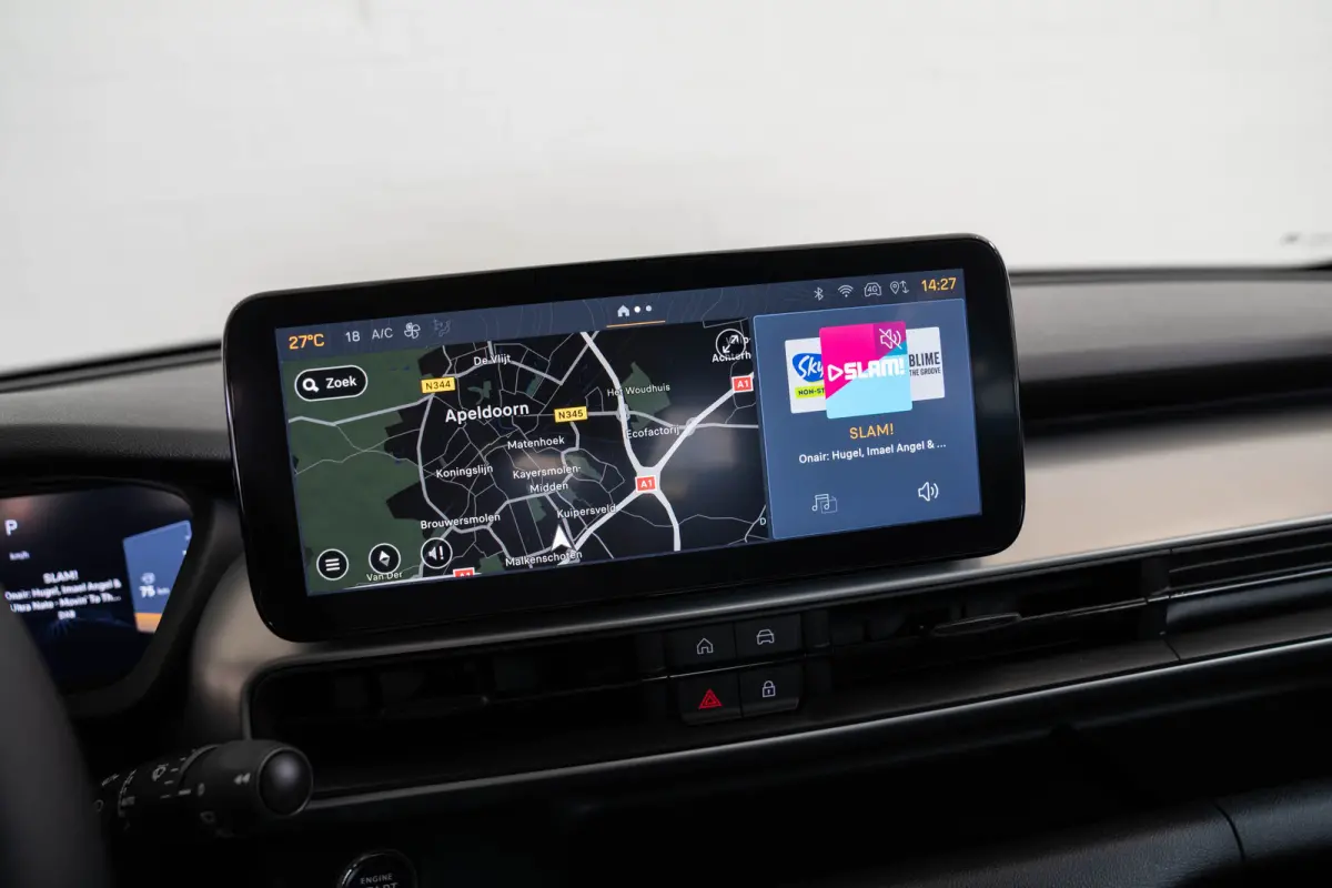 1.2 e-Hybrid Summit | Tot 8 Jaar Garantie | Navigatie | Camera | Elektrische Achterklep | Keyless | Apple Carplay & Android Auto | 18 Inch Lichtmetalen velgen |