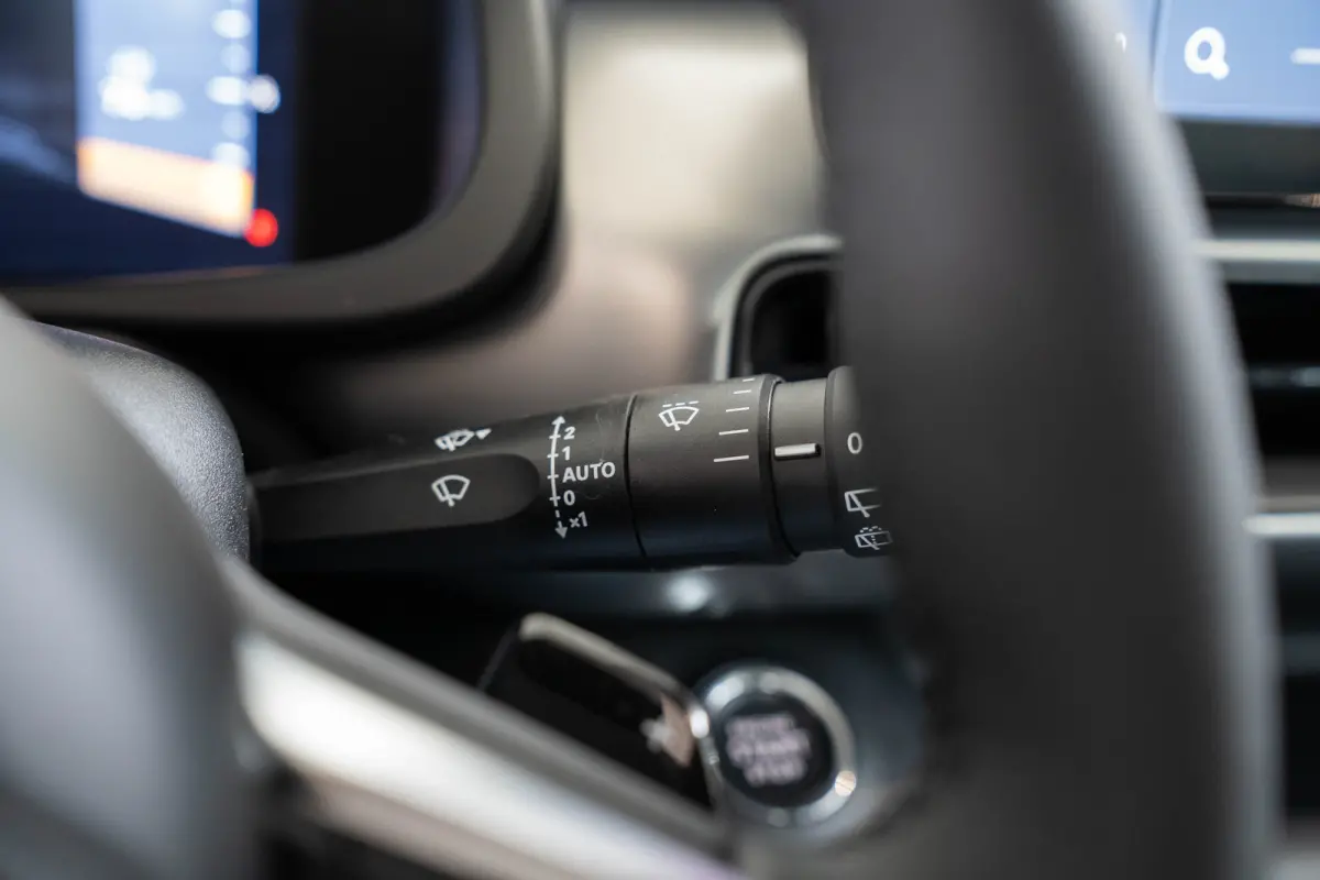 1.2 e-Hybrid Summit | Tot 8 Jaar Garantie | Navigatie | Camera | Elektrische Achterklep | Keyless | Apple Carplay & Android Auto | 18 Inch Lichtmetalen velgen |