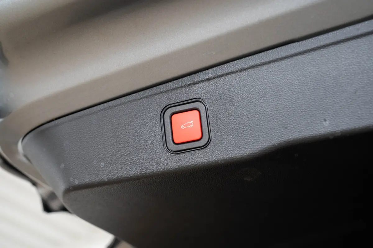1.2 e-Hybrid Summit | Tot 8 Jaar Garantie | Navigatie | Camera | Elektrische Achterklep | Keyless | Apple Carplay & Android Auto | 18 Inch Lichtmetalen velgen |