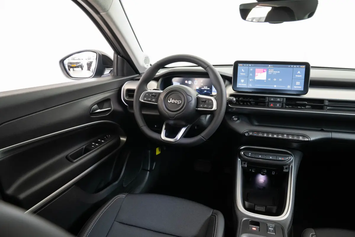 1.2 e-Hybrid Summit | Tot 8 Jaar Garantie | Navigatie | Camera | Elektrische Achterklep | Keyless | Apple Carplay & Android Auto | 18 Inch Lichtmetalen velgen |