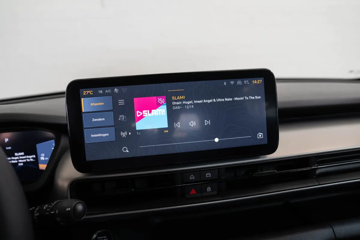 1.2 e-Hybrid Summit | Tot 8 Jaar Garantie | Navigatie | Camera | Elektrische Achterklep | Keyless | Apple Carplay & Android Auto | 18 Inch Lichtmetalen velgen |