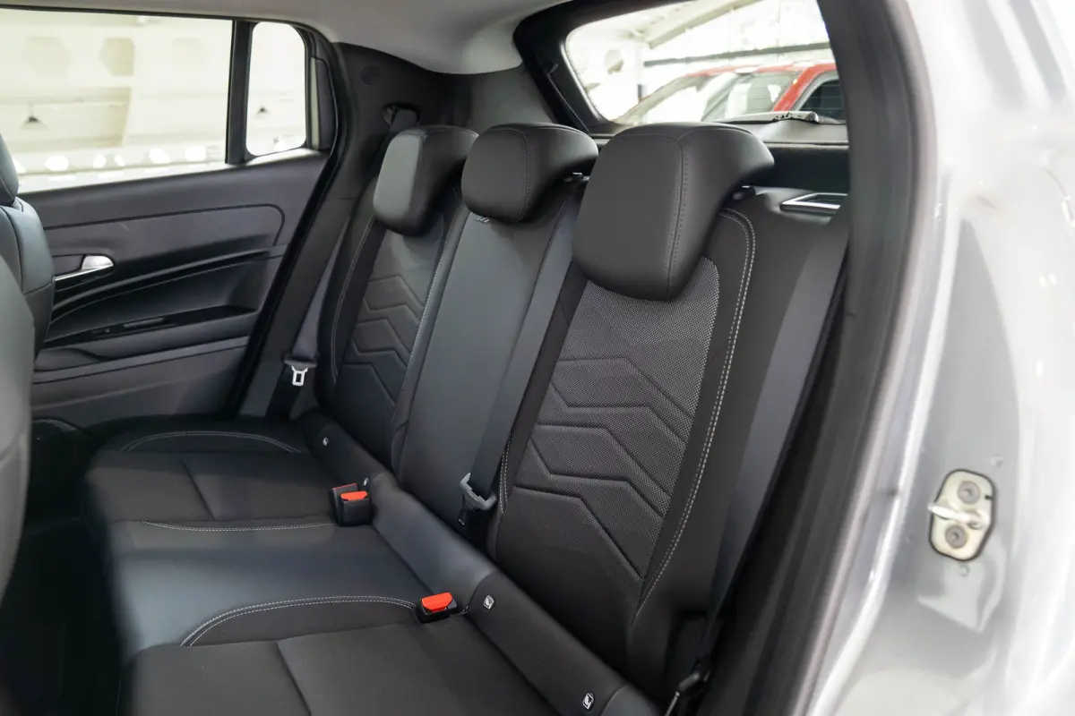 1.2 e-Hybrid Summit | Tot 8 Jaar Garantie | Navigatie | Camera | Elektrische Achterklep | Keyless | Apple Carplay & Android Auto | 18 Inch Lichtmetalen velgen |
