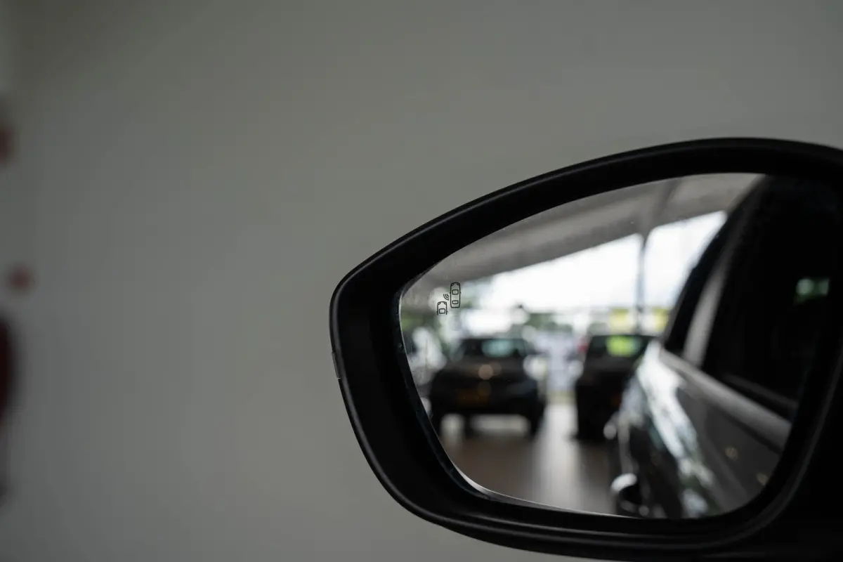 1.2 e-Hybrid Summit | Tot 8 Jaar Garantie | Navigatie | Camera | Elektrische Achterklep | Keyless | Apple Carplay & Android Auto | 18 Inch Lichtmetalen velgen |