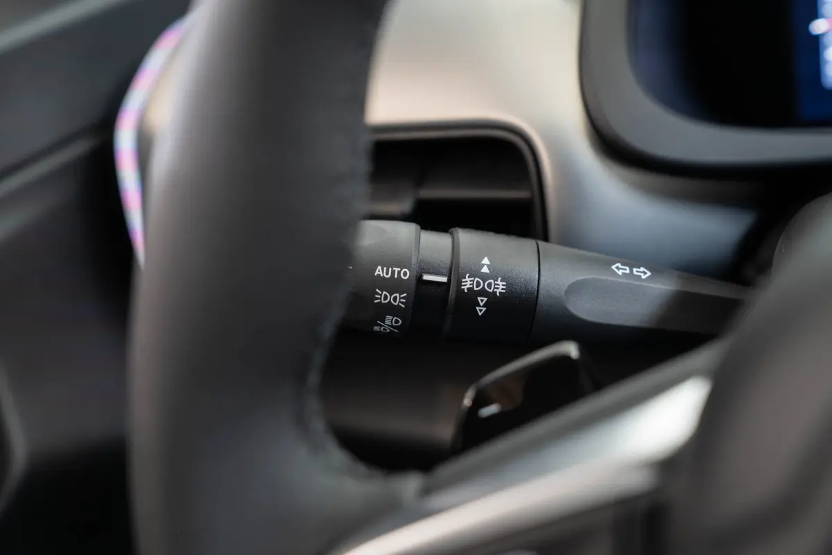 1.2 e-Hybrid Summit | Tot 8 Jaar Garantie | Navigatie | Camera | Elektrische Achterklep | Keyless | Apple Carplay & Android Auto | 18 Inch Lichtmetalen velgen |