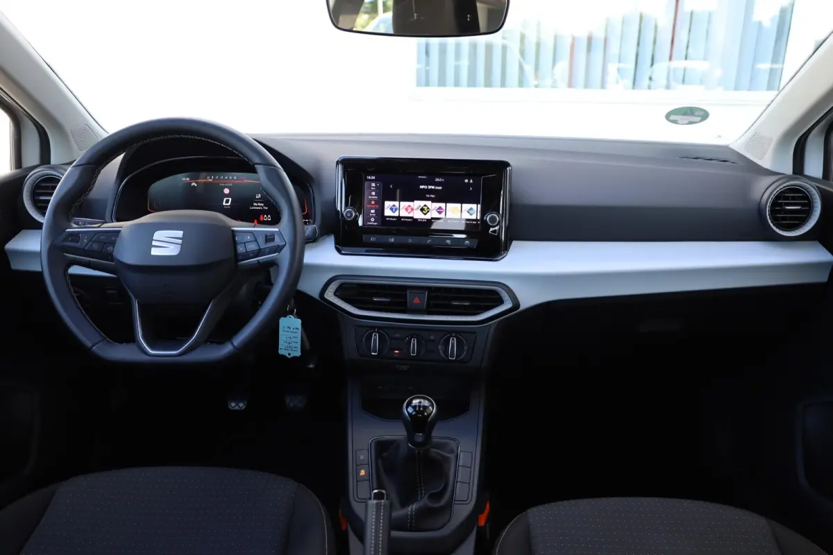 1.0 EcoTSI 95pk Style | All-Season banden | Full Link | PDC achter | Cruise control | Airconditioning