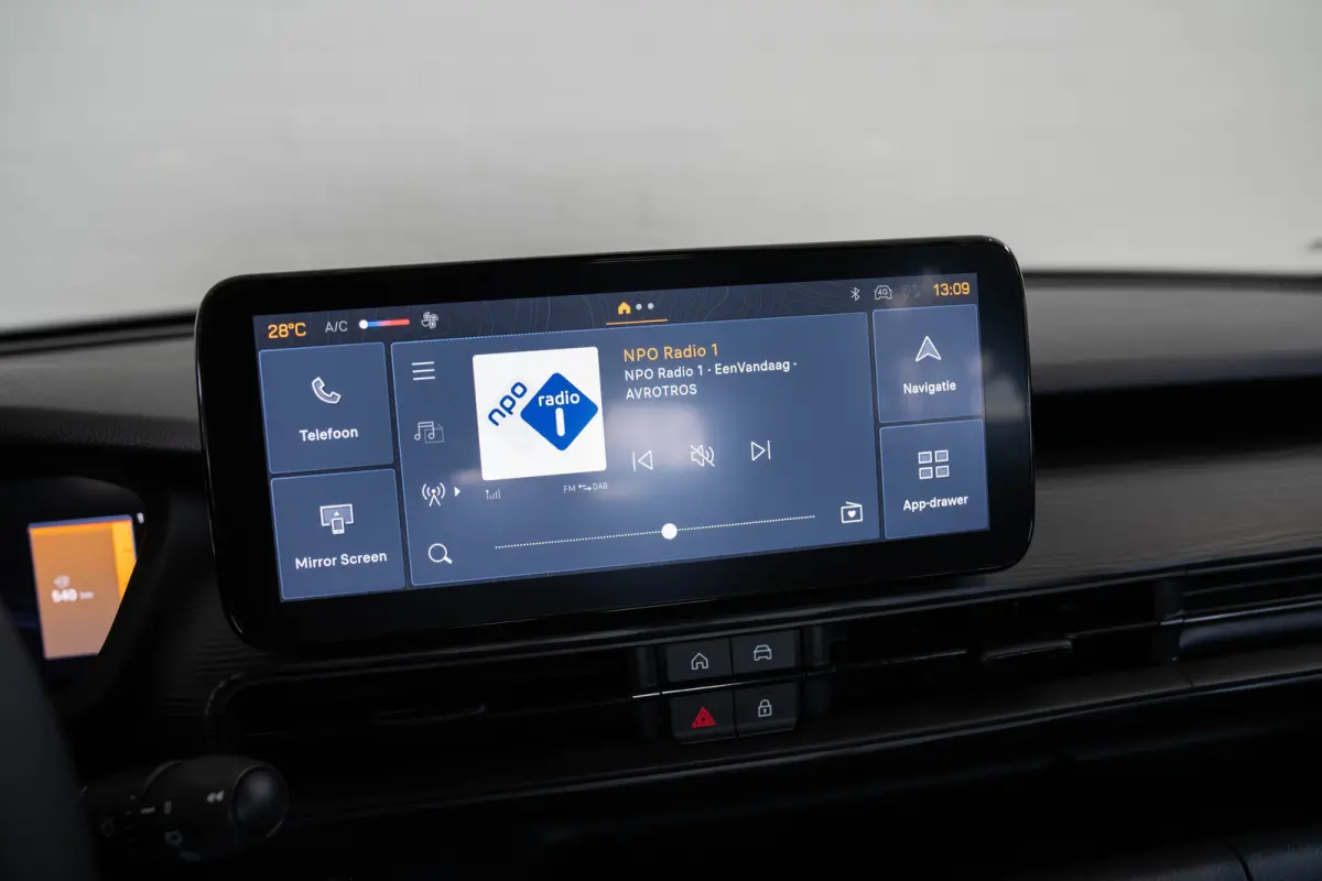 1.2 e-Hybrid Longitude | Navigatie | Parkeersensoren | Adaptive Cruise | Lichtmetalen velgen | LED | Digitaal display |