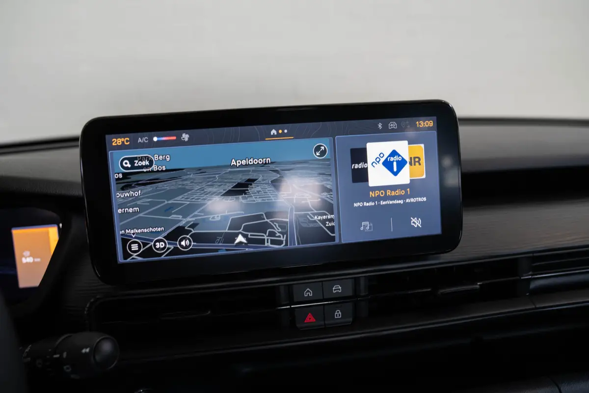 1.2 e-Hybrid Longitude | Navigatie | Parkeersensoren | Adaptive Cruise | Lichtmetalen velgen | LED | Digitaal display |
