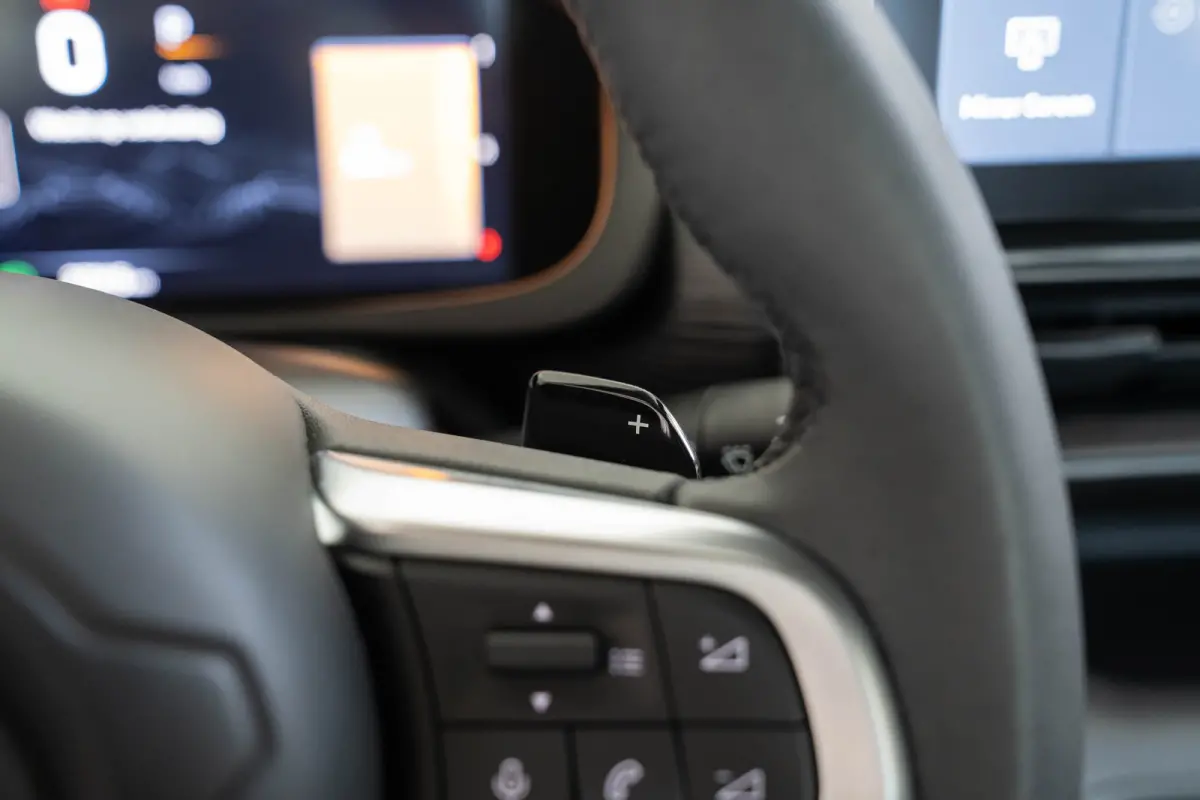 1.2 e-Hybrid Longitude | Navigatie | Parkeersensoren | Adaptive Cruise | Lichtmetalen velgen | LED | Digitaal display |