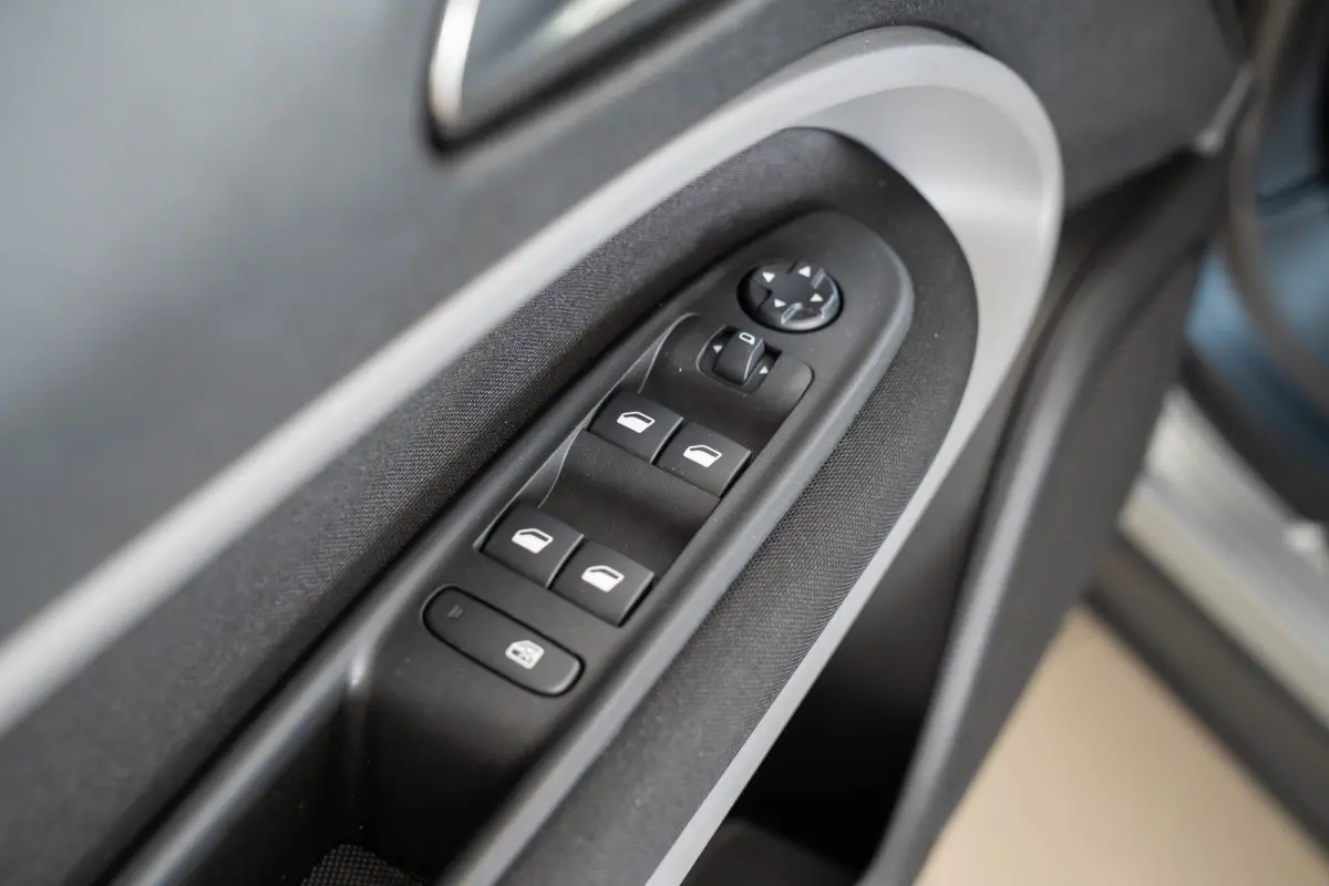 1.2 e-Hybrid Longitude | Navigatie | Parkeersensoren | Adaptive Cruise | Lichtmetalen velgen | LED | Digitaal display |