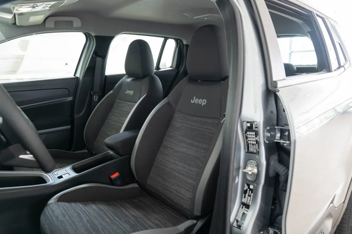 1.2 e-Hybrid Longitude | Navigatie | Parkeersensoren | Adaptive Cruise | Lichtmetalen velgen | LED | Digitaal display |