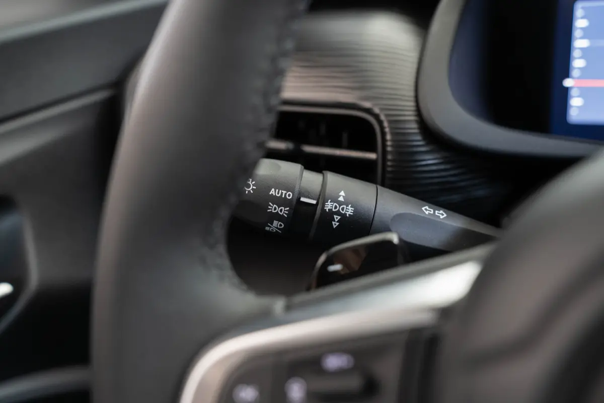1.2 e-Hybrid Longitude | Navigatie | Parkeersensoren | Adaptive Cruise | Lichtmetalen velgen | LED | Digitaal display |
