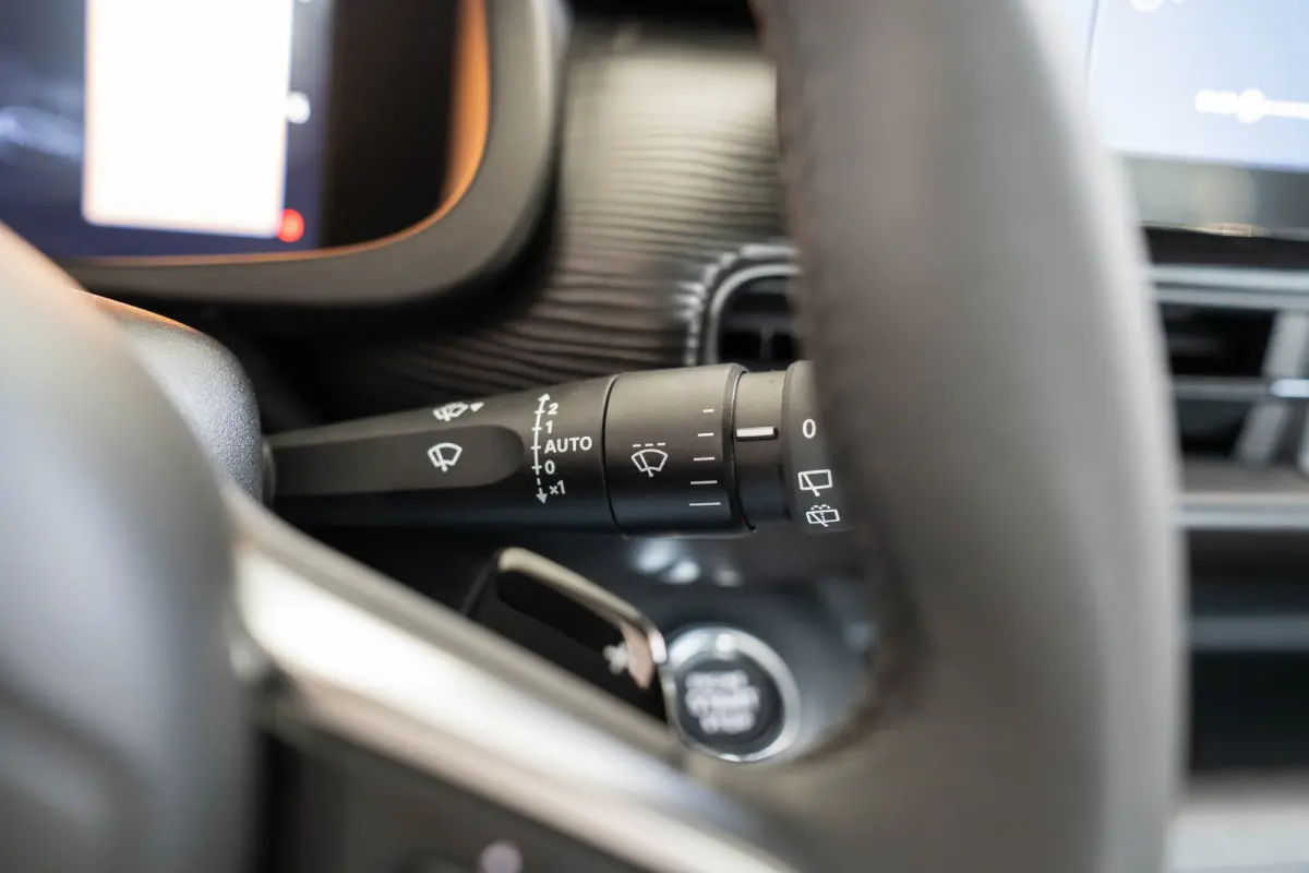 1.2 e-Hybrid Longitude | Navigatie | Parkeersensoren | Adaptive Cruise | Lichtmetalen velgen | LED | Digitaal display |