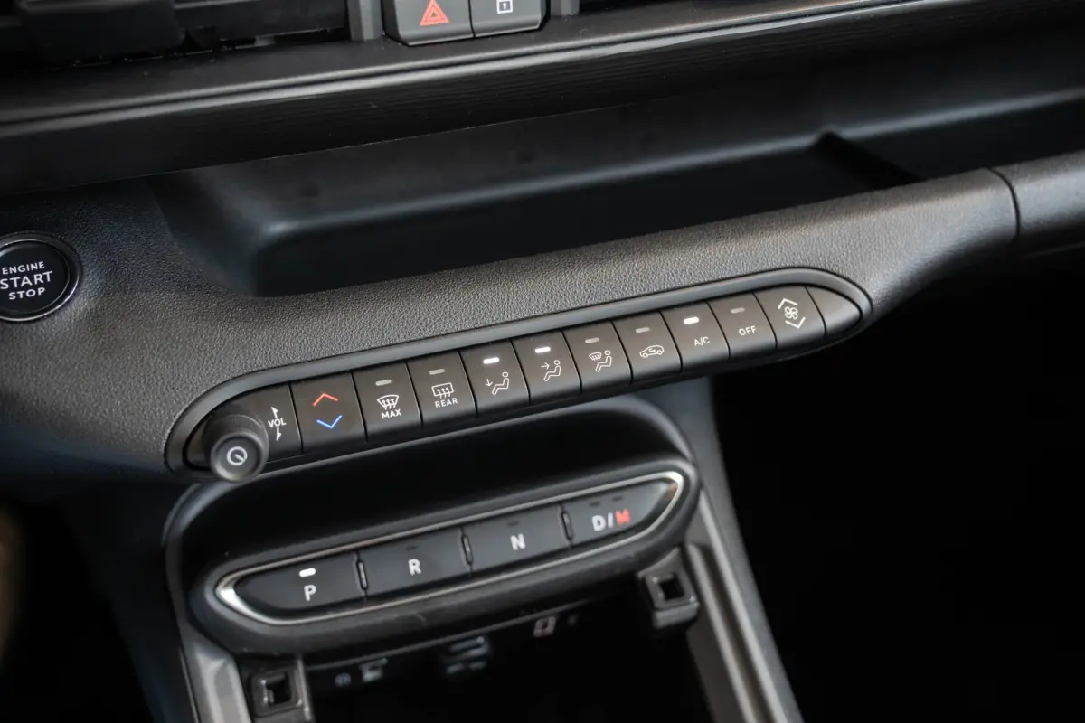 1.2 e-Hybrid Longitude | Navigatie | Parkeersensoren | Adaptive Cruise | Lichtmetalen velgen | LED | Digitaal display |