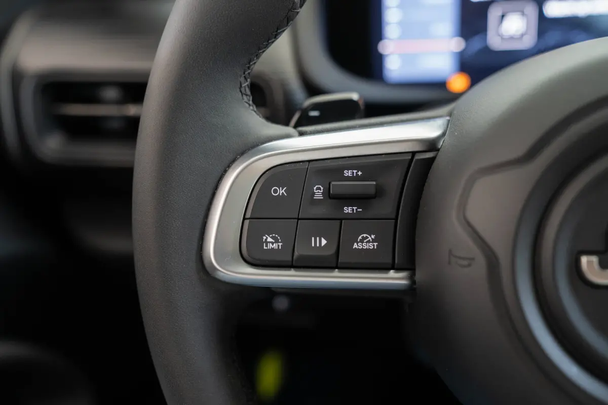 1.2 e-Hybrid Longitude | Navigatie | Parkeersensoren | Adaptive Cruise | Lichtmetalen velgen | LED | Digitaal display |