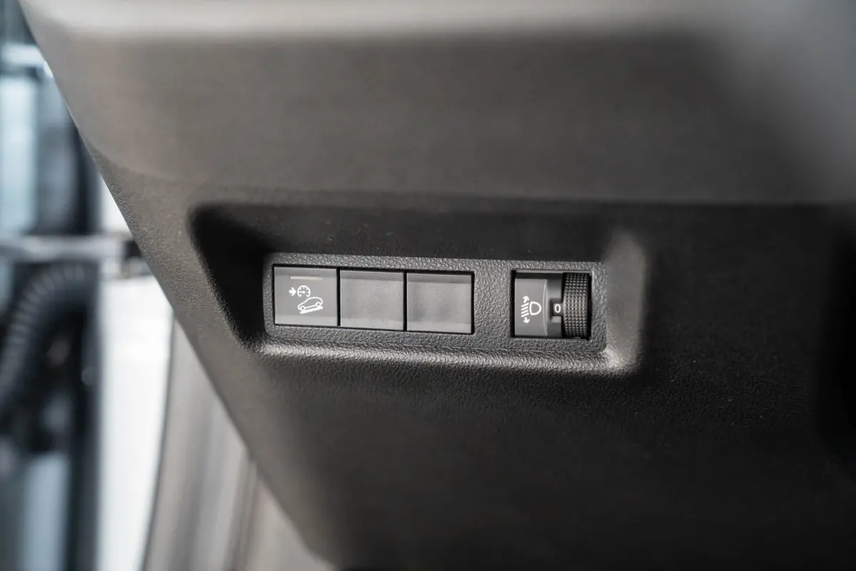 1.2 e-Hybrid Longitude | Navigatie | Parkeersensoren | Adaptive Cruise | Lichtmetalen velgen | LED | Digitaal display |
