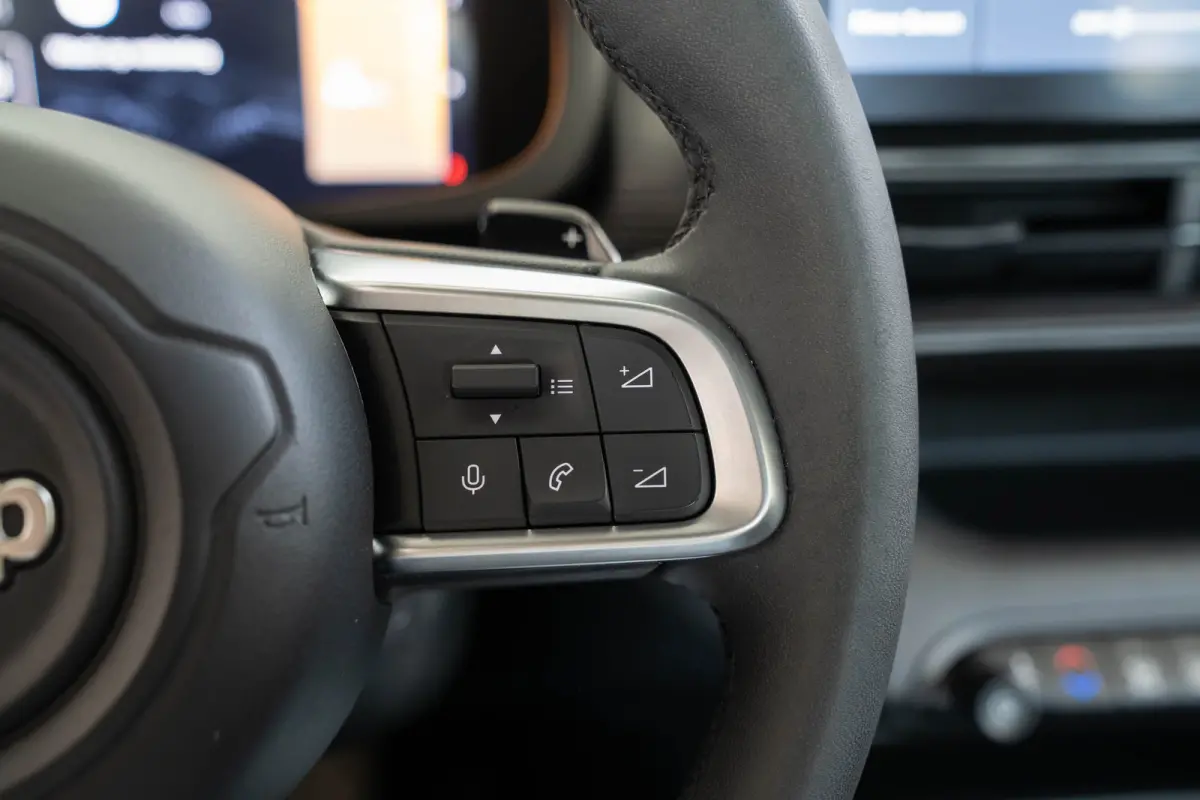 1.2 e-Hybrid Longitude | Navigatie | Parkeersensoren | Adaptive Cruise | Lichtmetalen velgen | LED | Digitaal display |