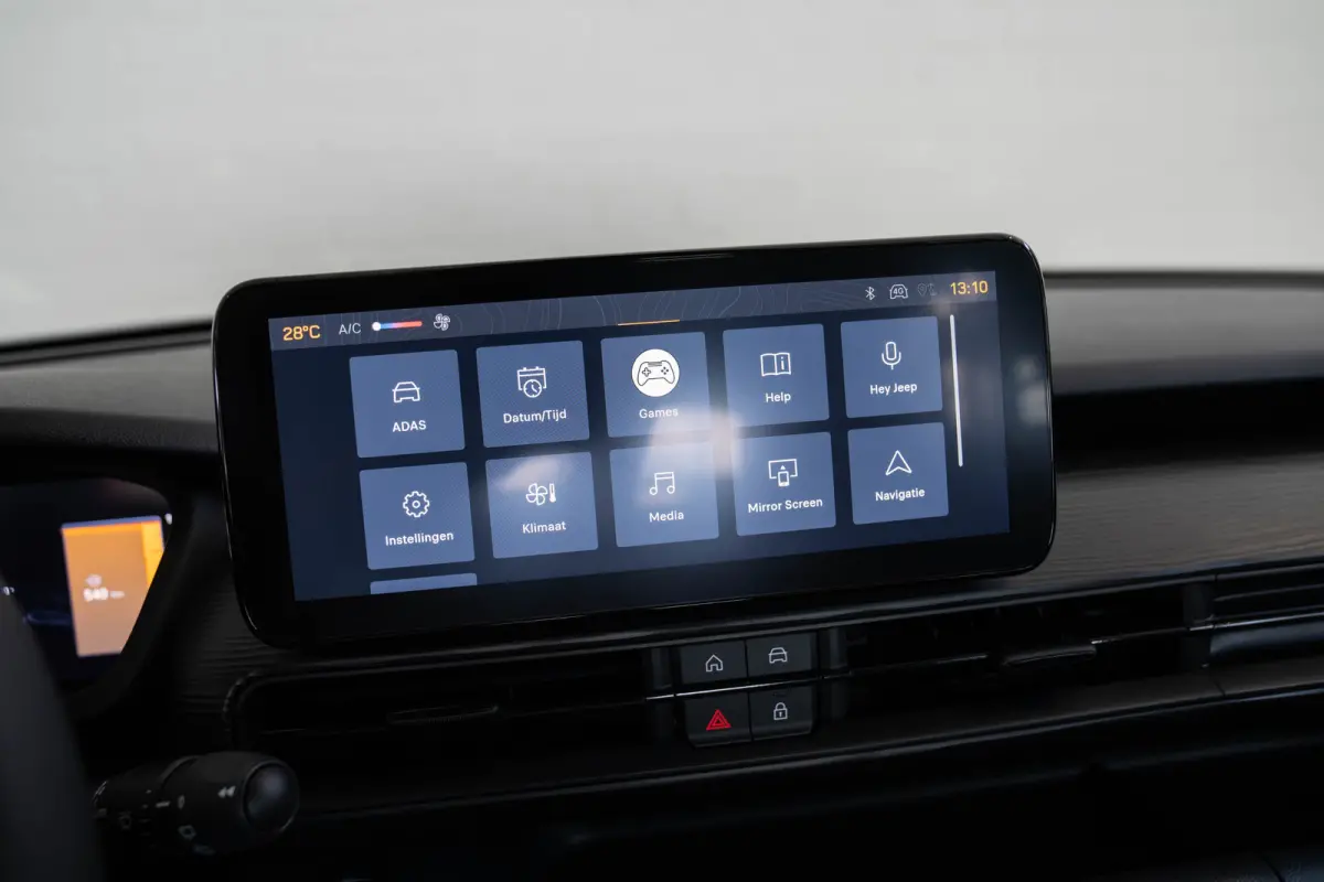 1.2 e-Hybrid Longitude | Navigatie | Parkeersensoren | Adaptive Cruise | Lichtmetalen velgen | LED | Digitaal display |