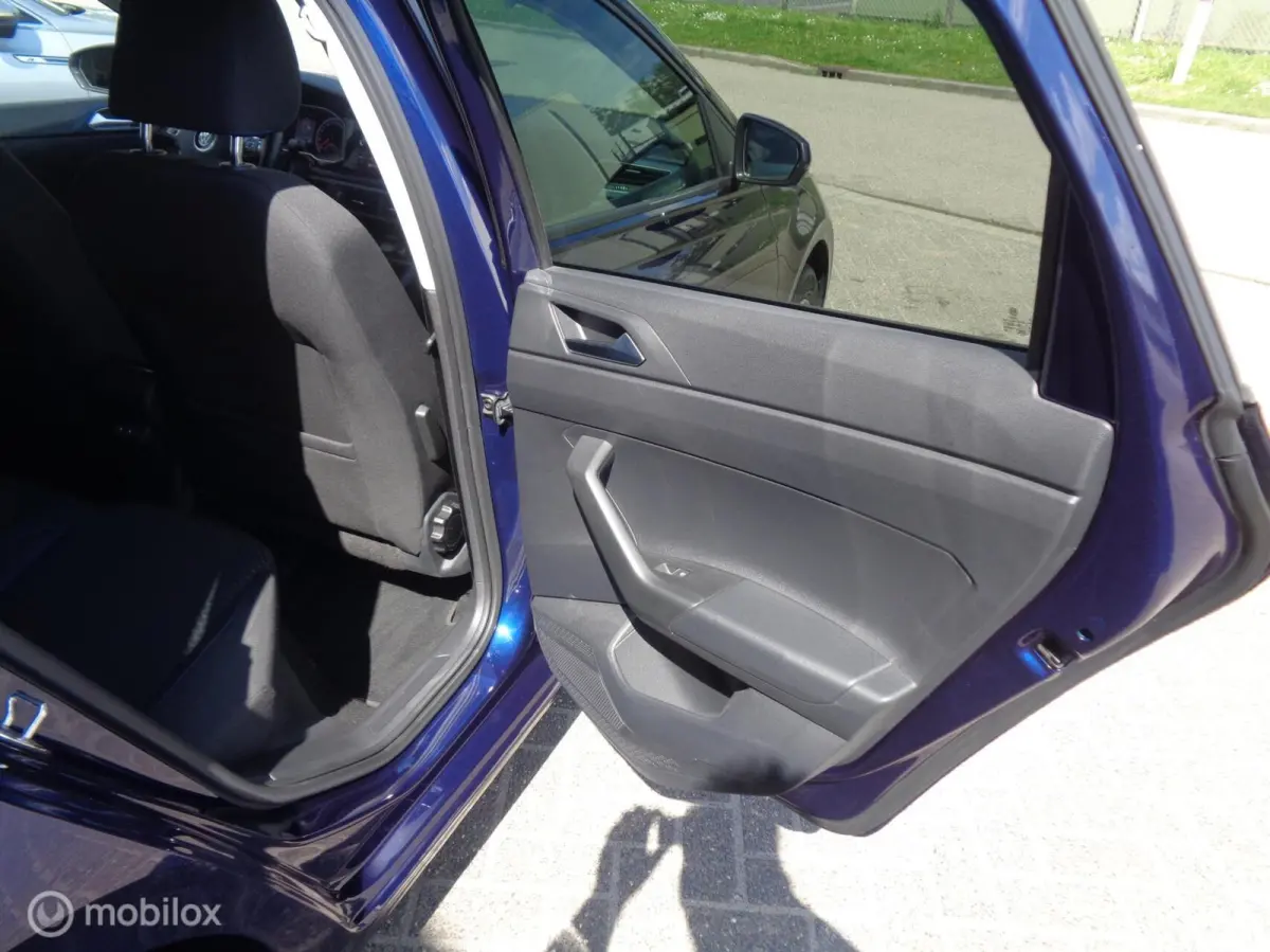 1.0 TSI United 5 deurs/Airco/Ecc/PDC/Navi/Apple carplay/Lm velgen