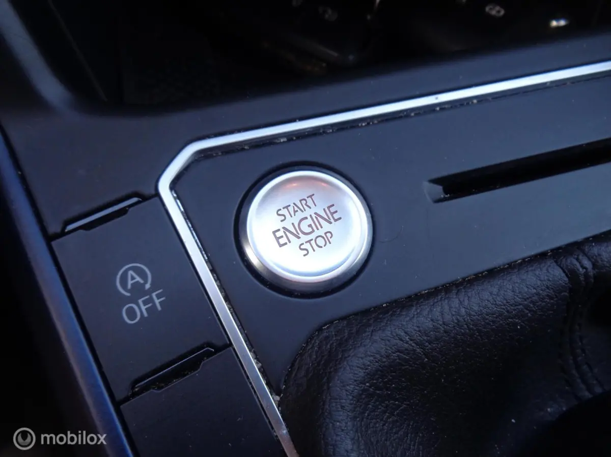 1.0 TSI United 5 deurs/Airco/Ecc/PDC/Navi/Apple carplay/Lm velgen
