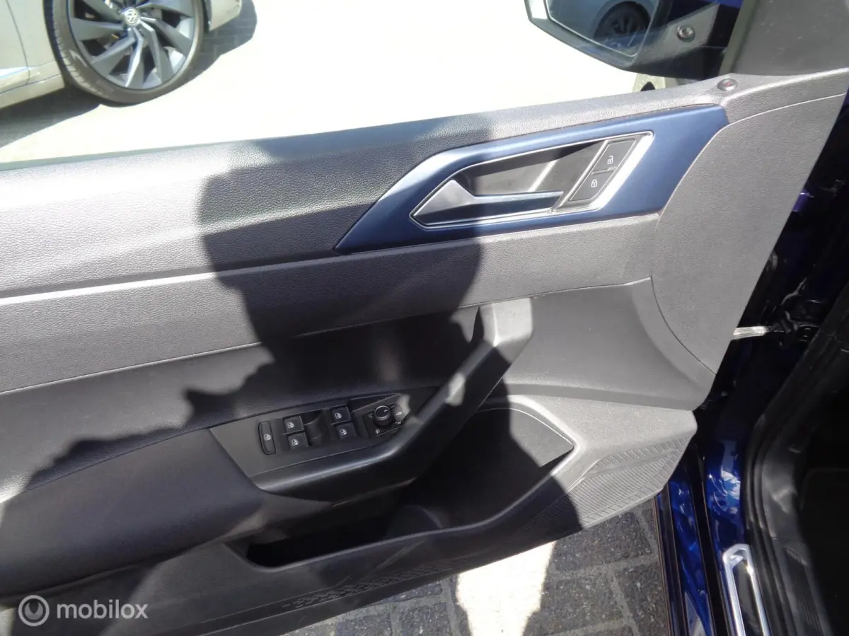 1.0 TSI United 5 deurs/Airco/Ecc/PDC/Navi/Apple carplay/Lm velgen