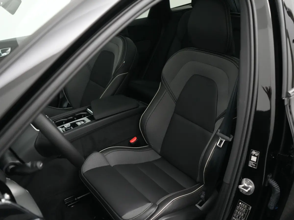 T6 Recharge AWD Plus Black Edition | Facelift | Head-Up | 360° Camera | Harman/Kardon | Sportstoel | 21" | Panoramadak