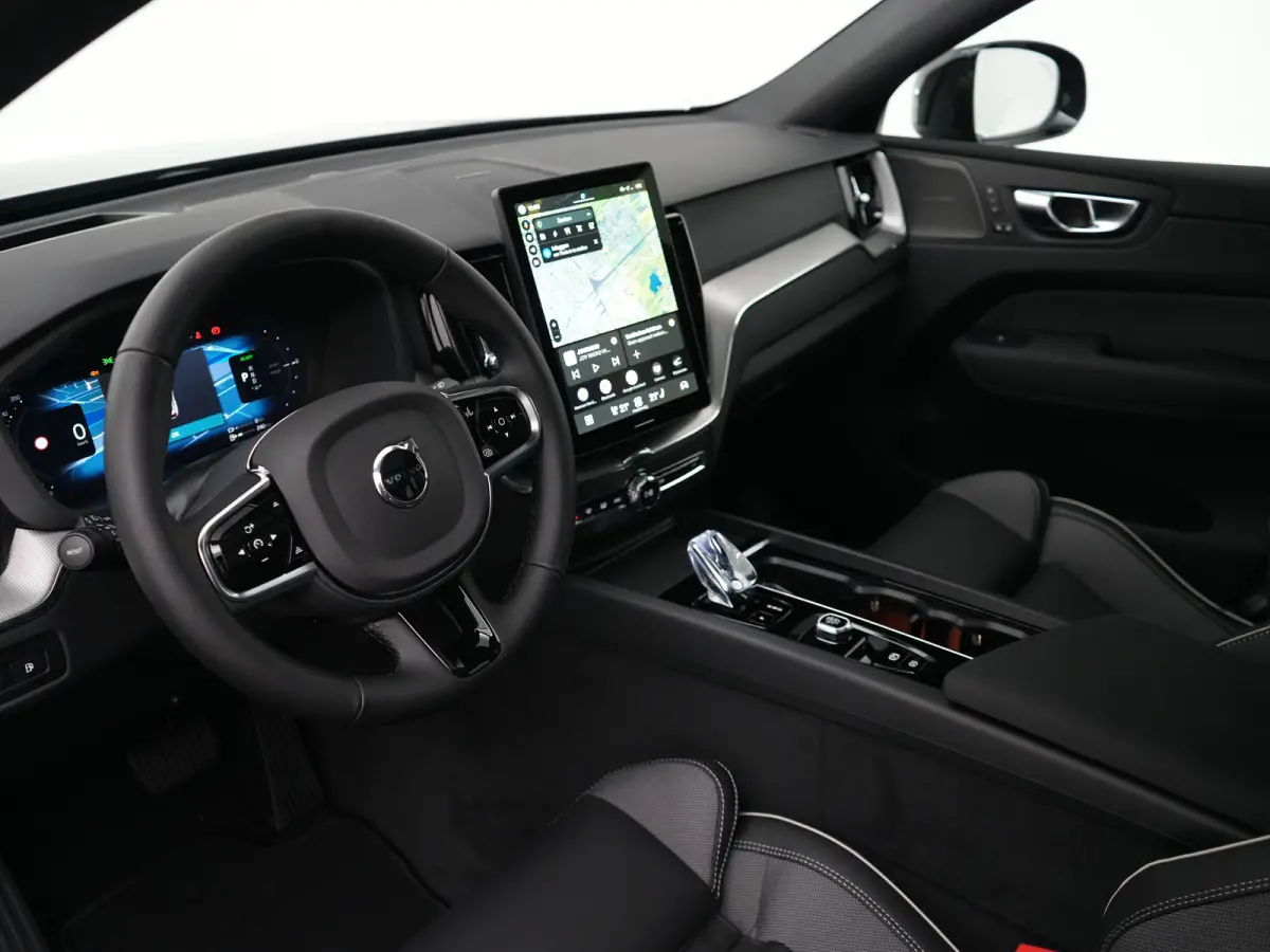 T6 Recharge AWD Plus Black Edition | Facelift | Head-Up | 360° Camera | Harman/Kardon | Sportstoel | 21" | Panoramadak