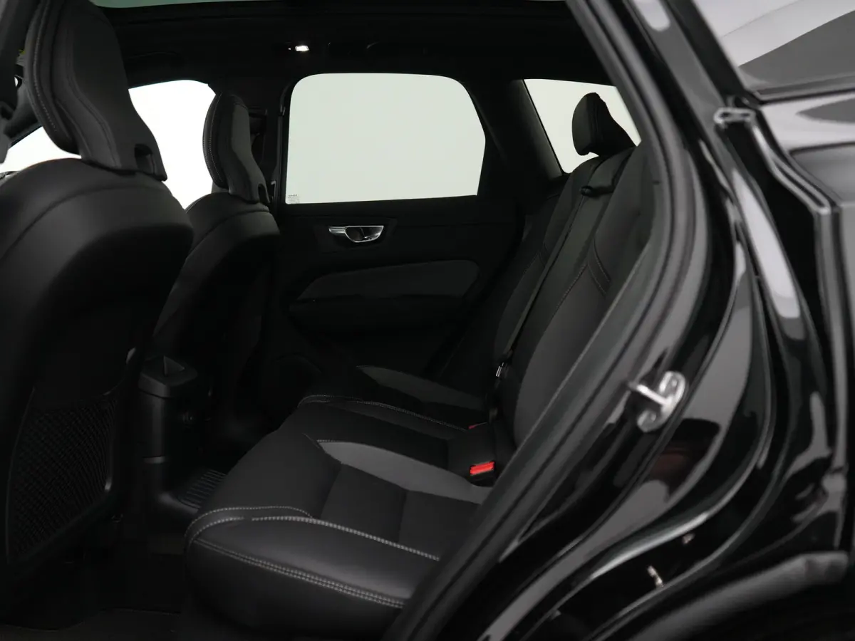 T6 Recharge AWD Plus Black Edition | Facelift | Head-Up | 360° Camera | Harman/Kardon | Sportstoel | 21" | Panoramadak