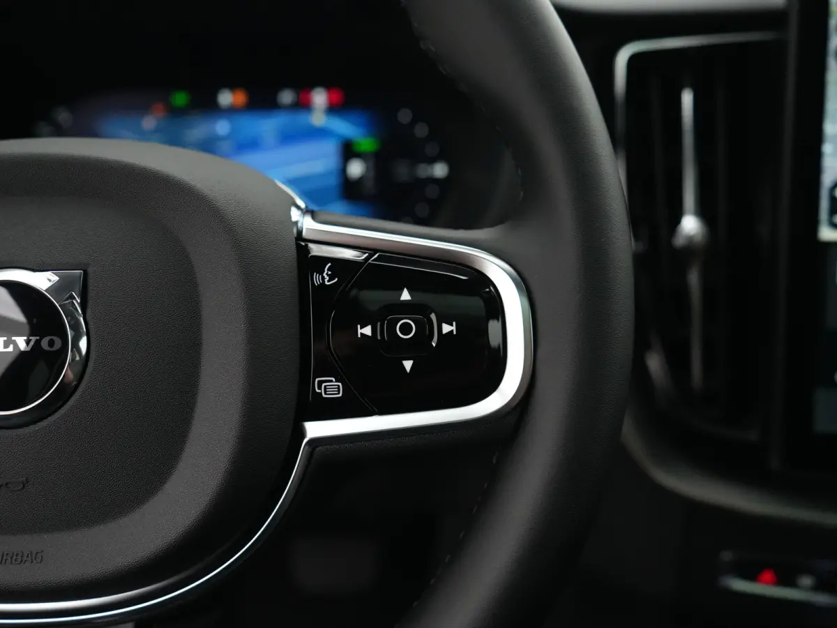 T6 Recharge AWD Plus Black Edition | Facelift | Head-Up | 360° Camera | Harman/Kardon | Sportstoel | 21" | Panoramadak