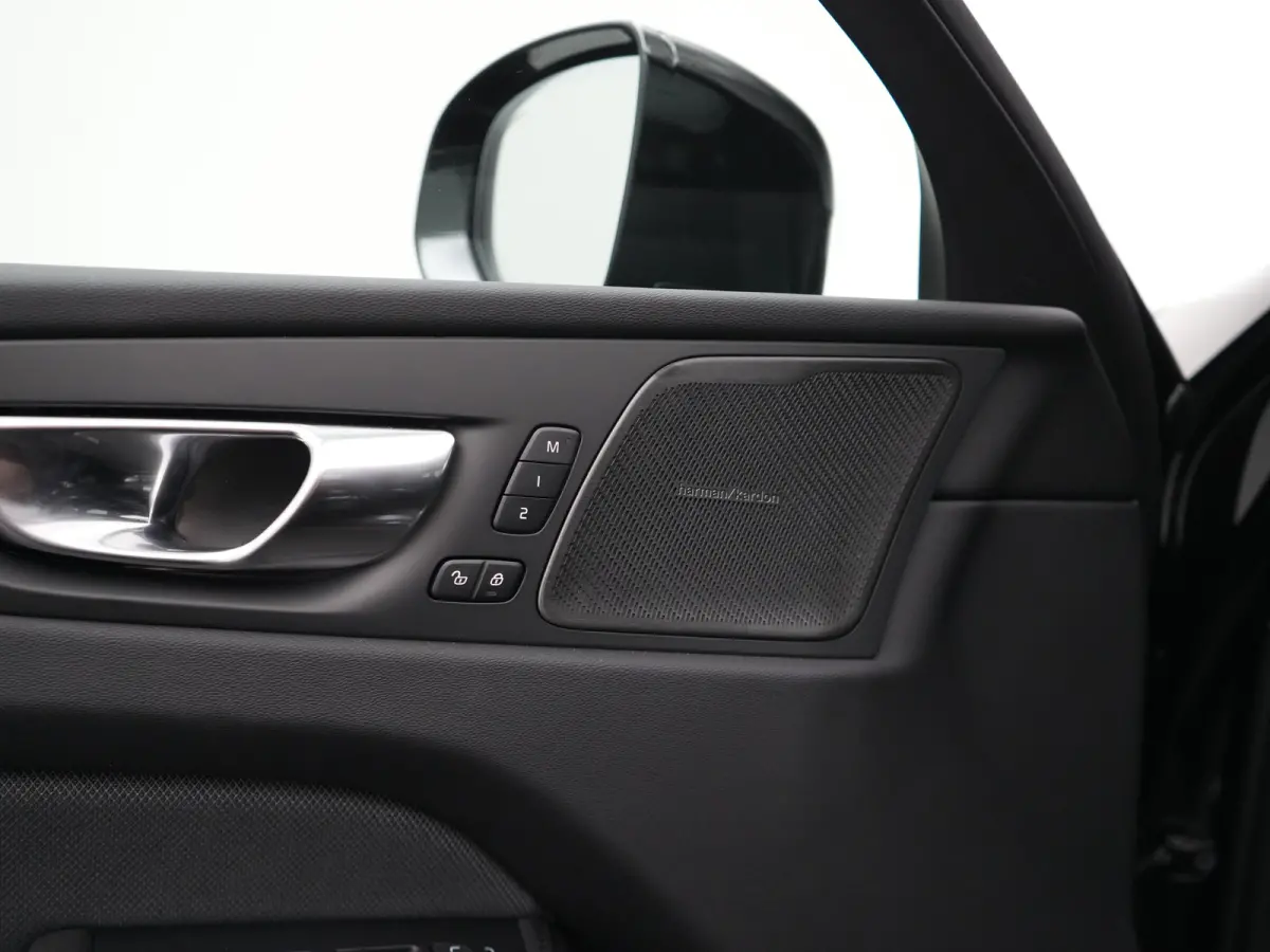 T6 Recharge AWD Plus Black Edition | Facelift | Head-Up | 360° Camera | Harman/Kardon | Sportstoel | 21" | Panoramadak