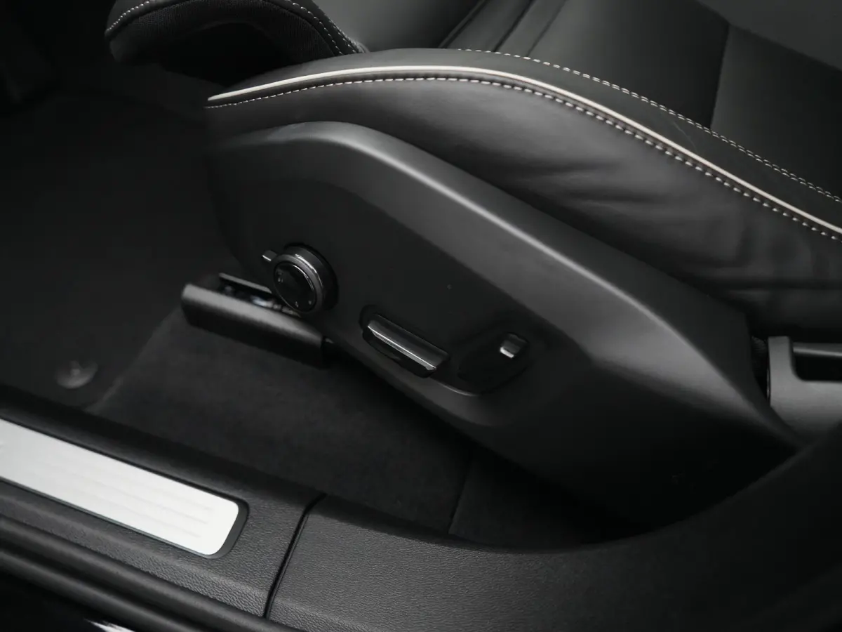 T6 Recharge AWD Plus Black Edition | Facelift | Head-Up | 360° Camera | Harman/Kardon | Sportstoel | 21" | Panoramadak