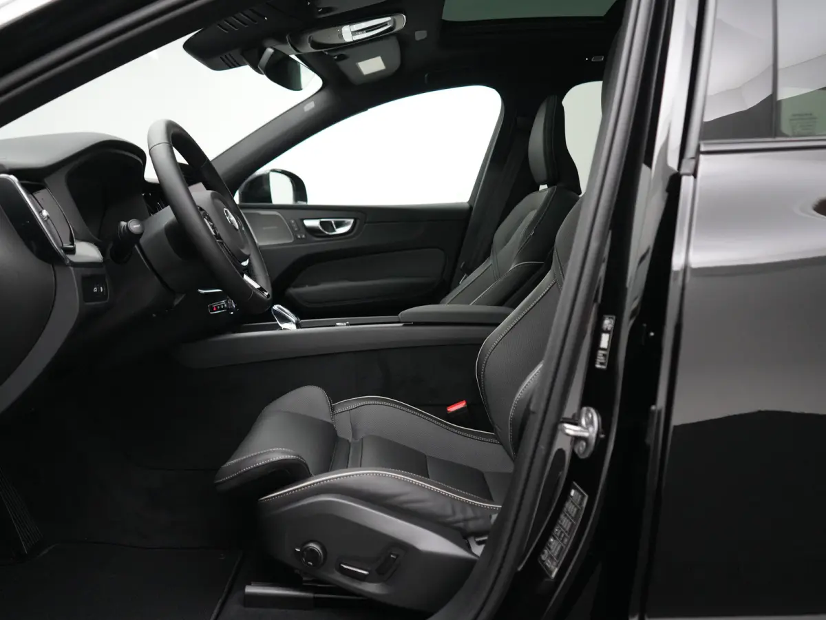 T6 Recharge AWD Plus Black Edition | Facelift | Head-Up | 360° Camera | Harman/Kardon | Sportstoel | 21" | Panoramadak