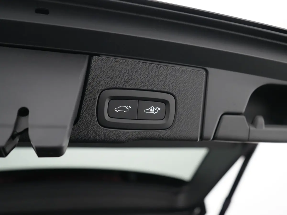 T6 Recharge AWD Plus Black Edition | Facelift | Head-Up | 360° Camera | Harman/Kardon | Sportstoel | 21" | Panoramadak