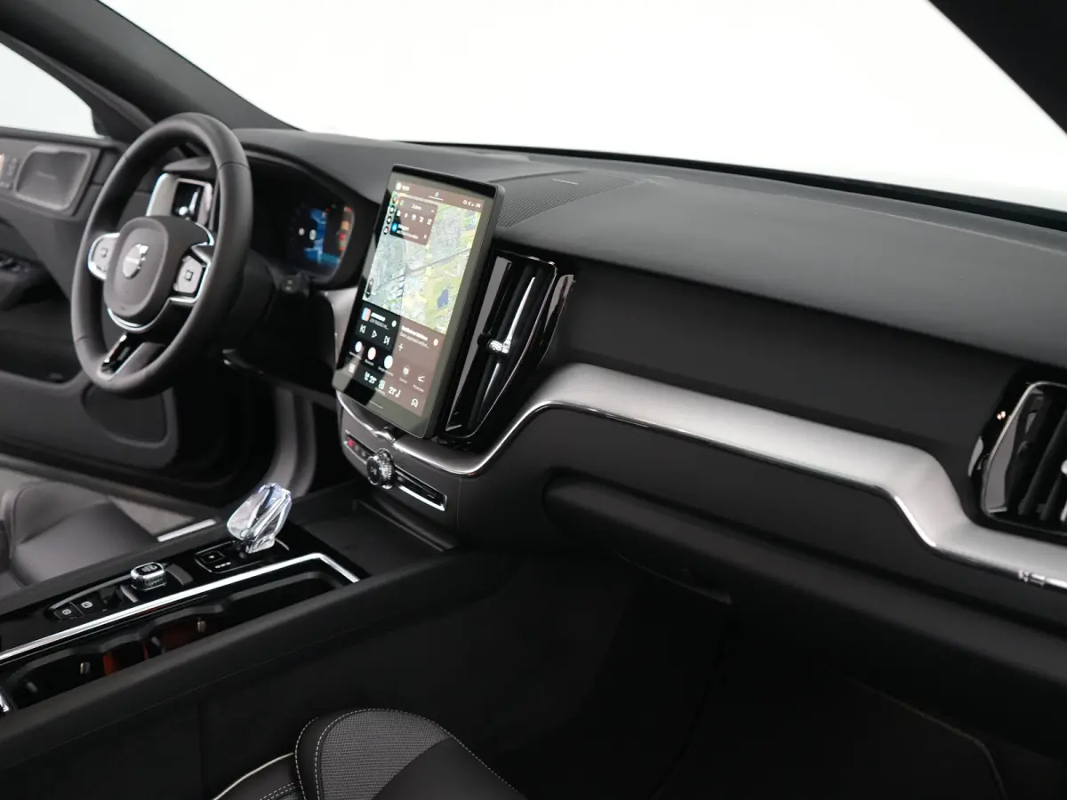 T6 Recharge AWD Plus Black Edition | Facelift | Head-Up | 360° Camera | Harman/Kardon | Sportstoel | 21" | Panoramadak