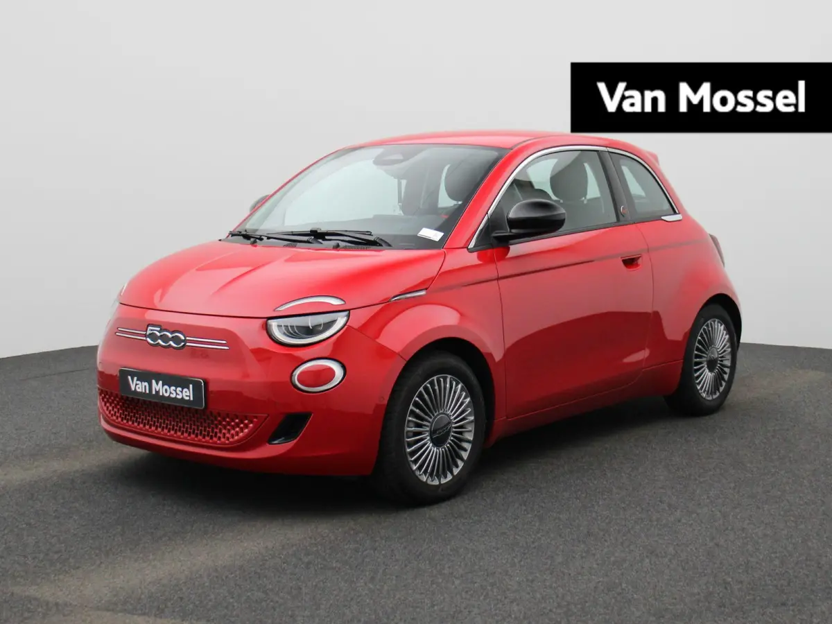 500e 42 kWh (Red) | Apple Carplay/Android Auto | Achteruitrijcamera | Cruise Control | Lichtmetalen Velgen |