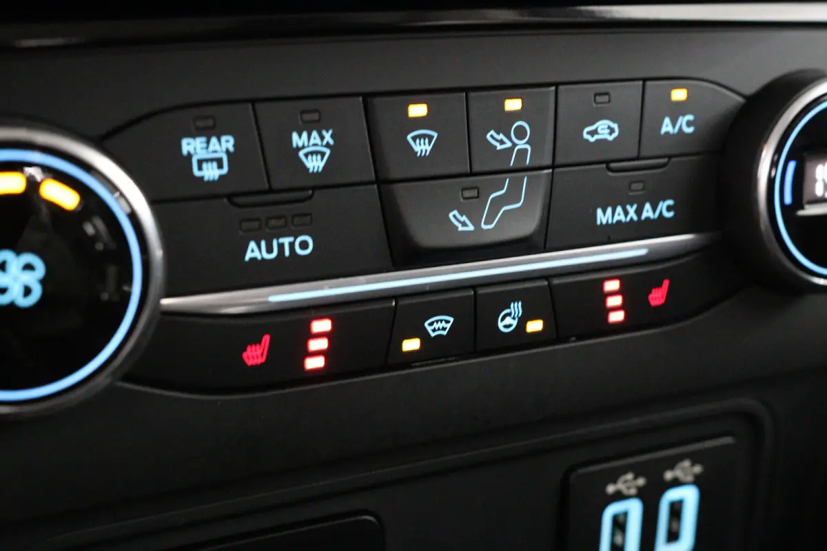 1.0 EcoBoost ST-Line | B&O Premium Geluid | Trekhaak Afn | Stoel-/Stuurverwarming | Voorruitverwarming | Camera | Keyless | Volledig onderhouden