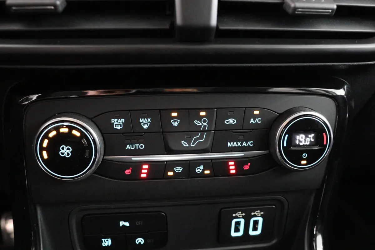 1.0 EcoBoost ST-Line | B&O Premium Geluid | Trekhaak Afn | Stoel-/Stuurverwarming | Voorruitverwarming | Camera | Keyless | Volledig onderhouden