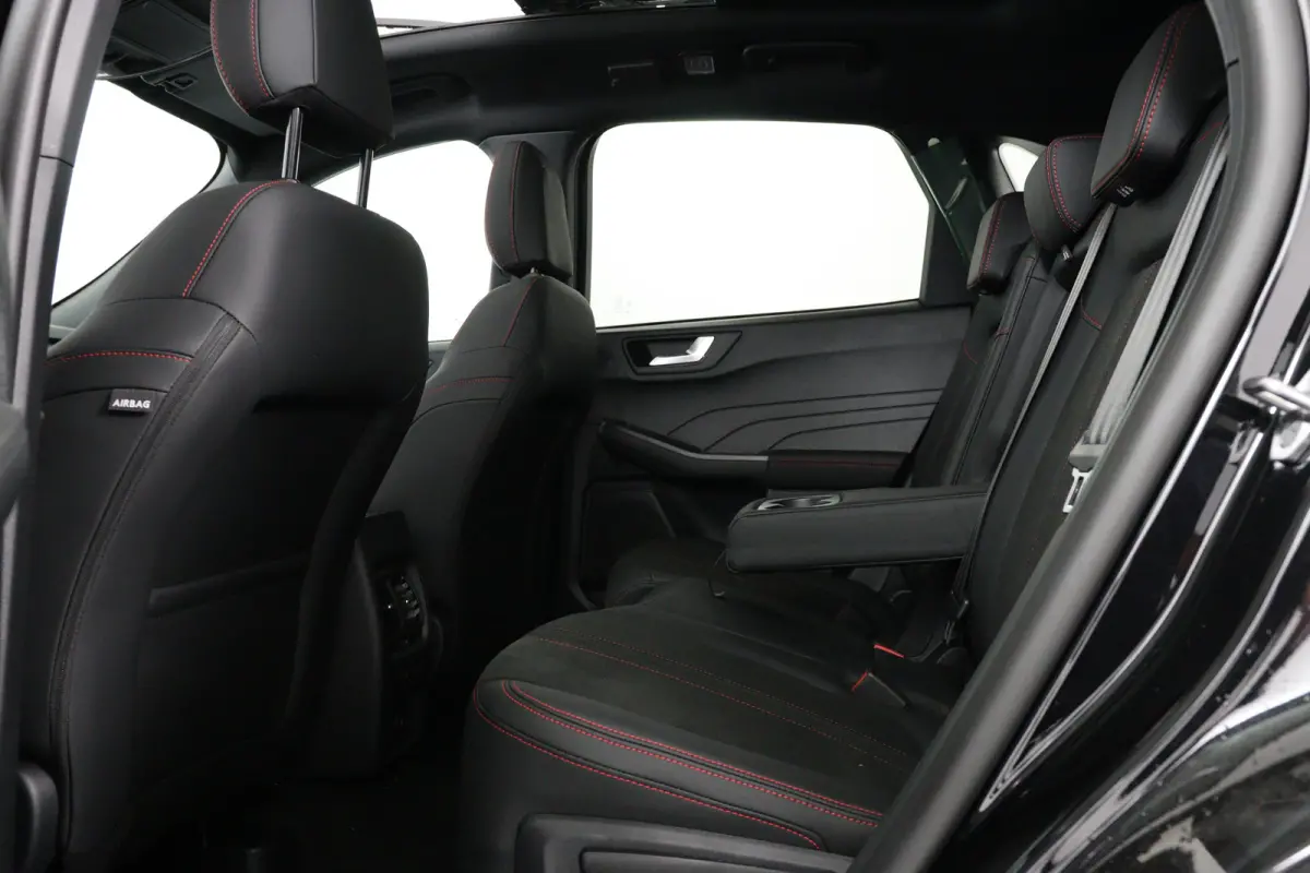 Plug-In Hybrid ST-Line X | Black Pack | Trekhaak | Elektrisch Panoramadak | Winter Pack | Matrix LED | B&O Audio |