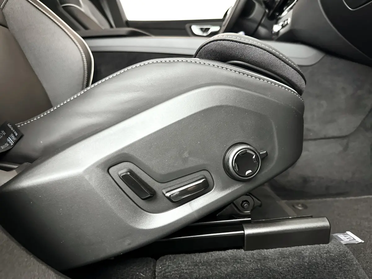 T6 Plug-in hybrid AWD Plus Black Edition | Panoramadak | 360° camera | Harman Kardon | Head-up display | Stoel- en stuurverwarming | Trekhaak