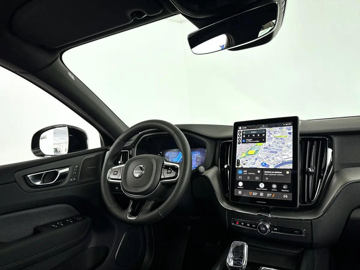 T6 Plug-in hybrid AWD Plus Black Edition | Panoramadak | 360° camera | Harman Kardon | Head-up display | Stoel- en stuurverwarming | Trekhaak