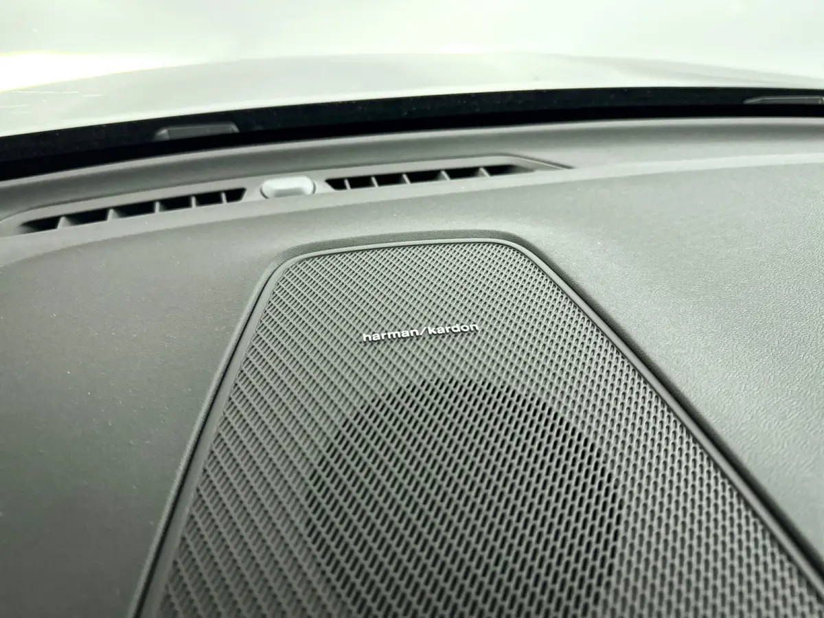 T6 Plug-in hybrid AWD Plus Black Edition | Panoramadak | 360° camera | Harman Kardon | Head-up display | Stoel- en stuurverwarming | Trekhaak