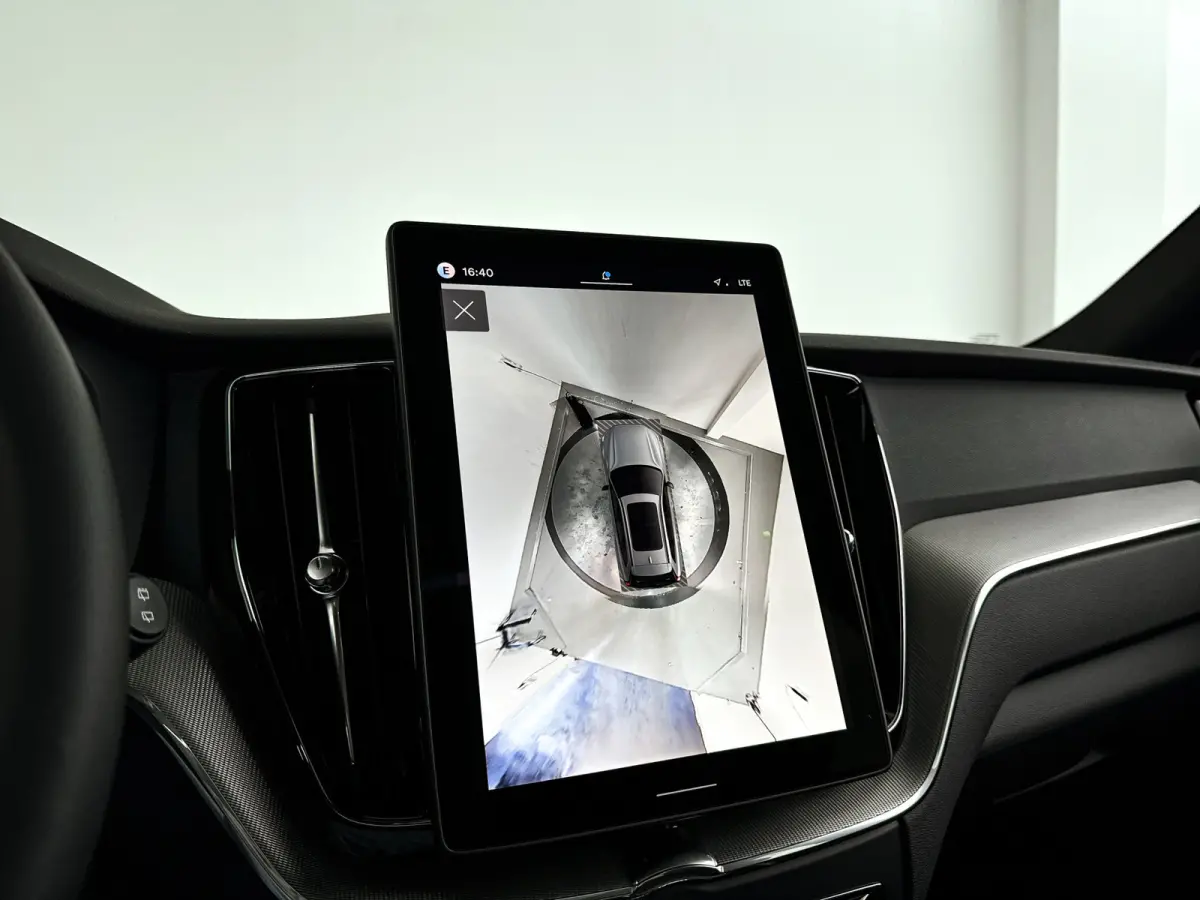T6 Plug-in hybrid AWD Plus Black Edition | Panoramadak | 360° camera | Harman Kardon | Head-up display | Stoel- en stuurverwarming | Trekhaak