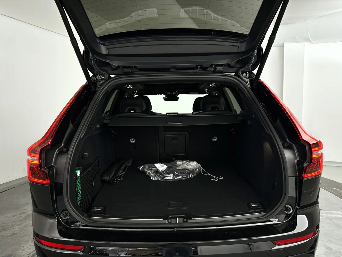 T6 Plug-in hybrid AWD Plus Black Edition | Panoramadak | 360° camera | Harman Kardon | Head-up display | Stoel- en stuurverwarming | Trekhaak