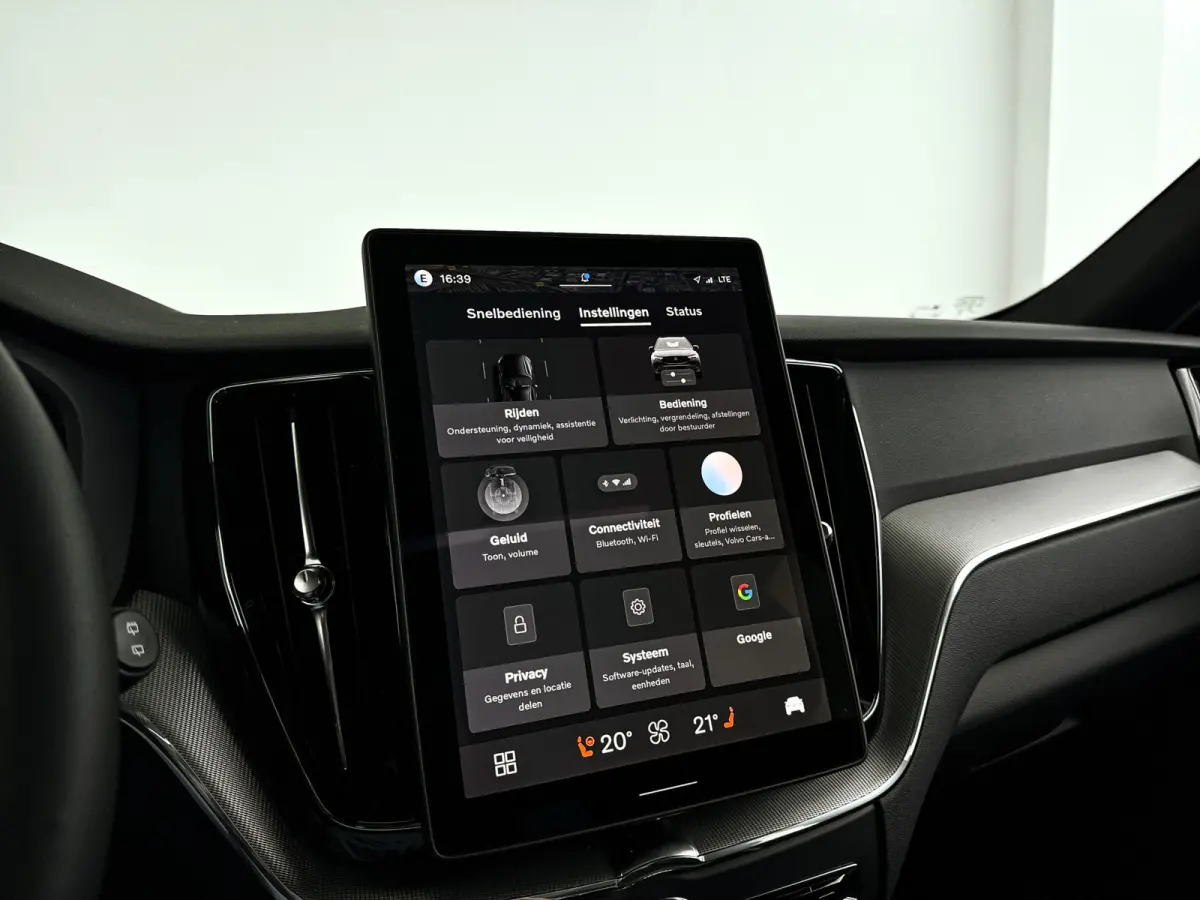 T6 Plug-in hybrid AWD Plus Black Edition | Panoramadak | 360° camera | Harman Kardon | Head-up display | Stoel- en stuurverwarming | Trekhaak