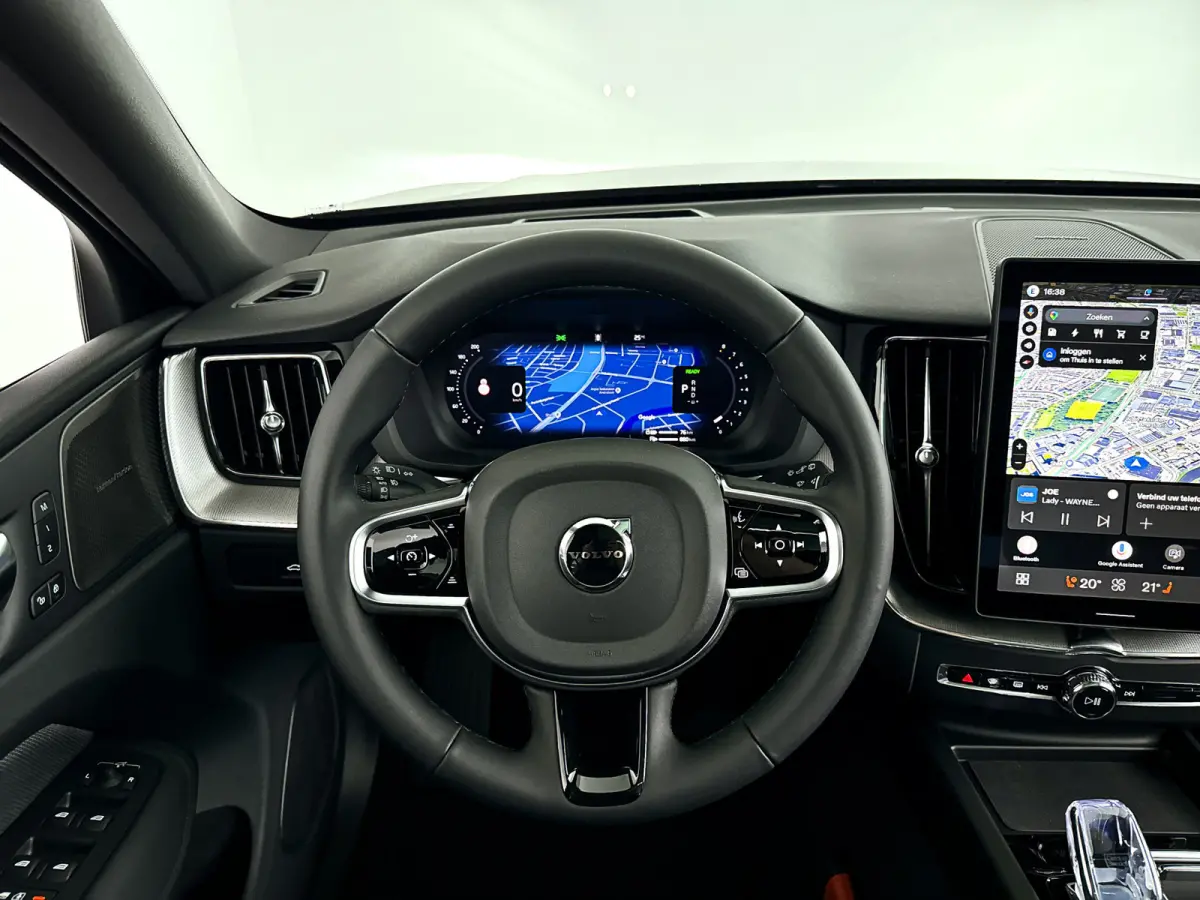 T6 Plug-in hybrid AWD Plus Black Edition | Panoramadak | 360° camera | Harman Kardon | Head-up display | Stoel- en stuurverwarming | Trekhaak